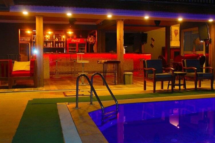 Carmina Hotel