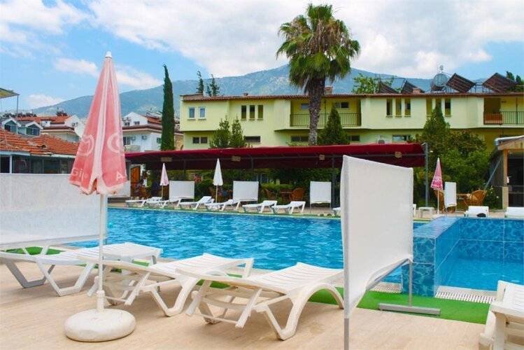 Carmina Hotel