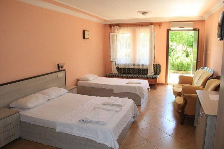 Carmina Hotel