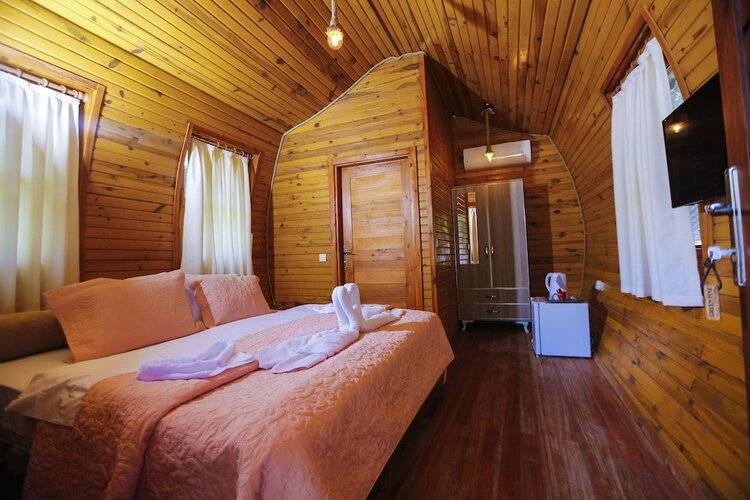 Green Pine Beach & Bungalows