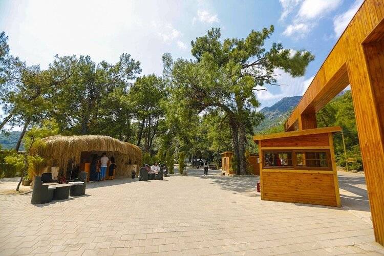 Green Pine Beach & Bungalows
