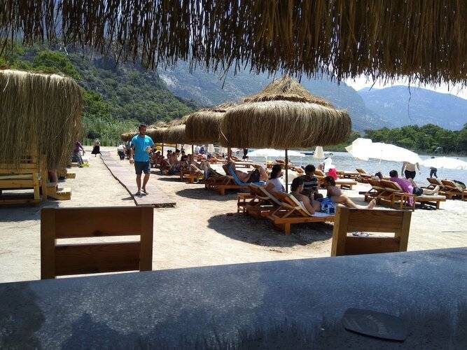 Green Pine Beach & Bungalows