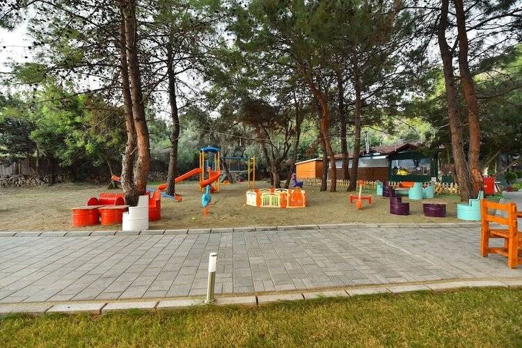Green Pine Beach & Bungalows