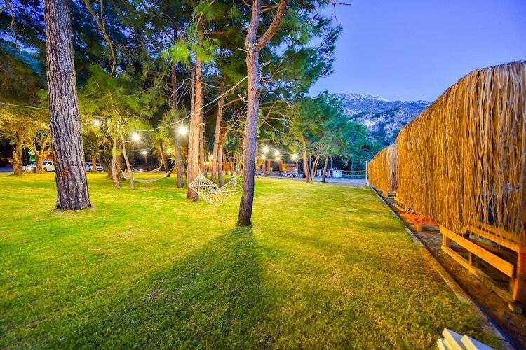 Green Pine Beach & Bungalows