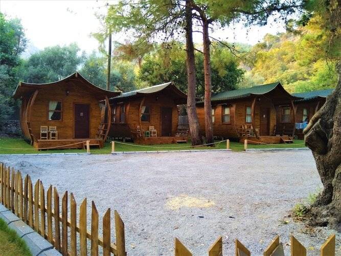 Green Pine Beach & Bungalows