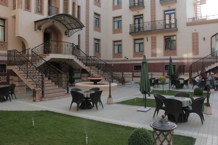 Zargaron Plaza