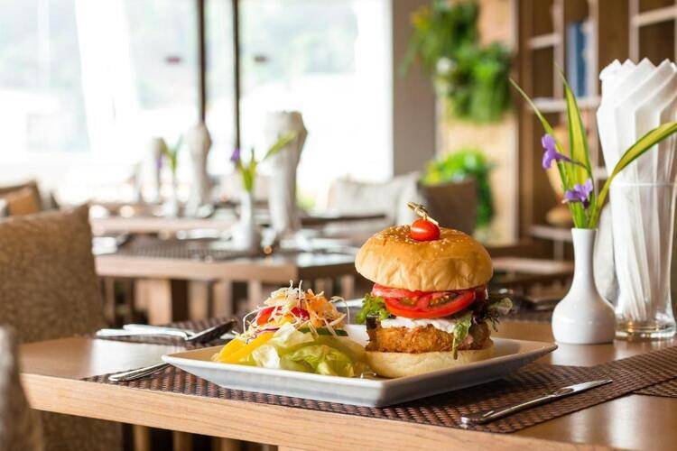 Oakwood Hotel Journeyhub Phuket