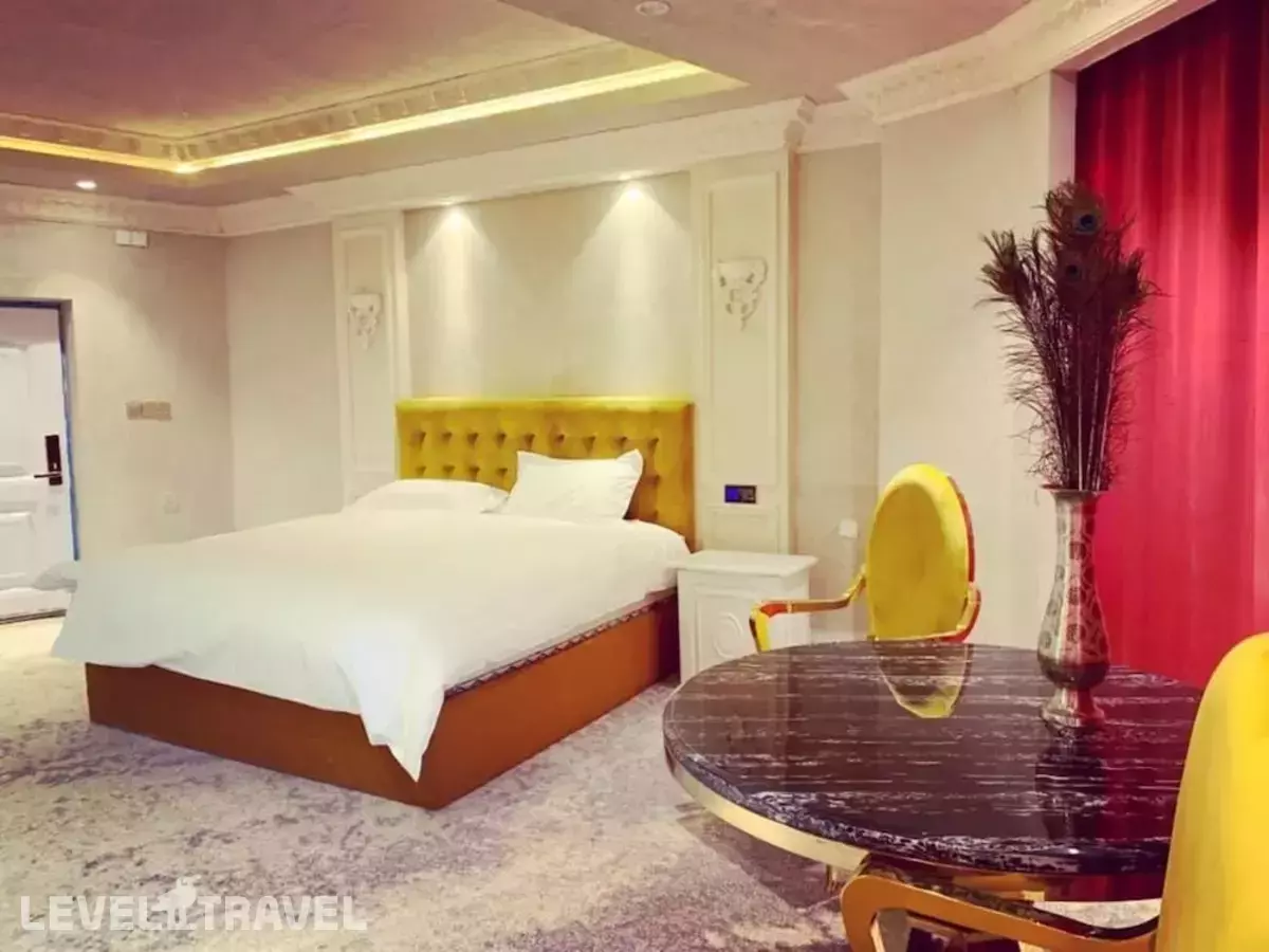 Elegance Hotel