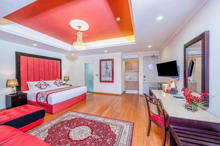 Earl's Red Colombo