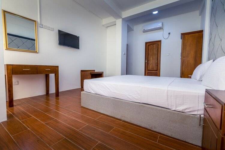 Metro Port City Hotel