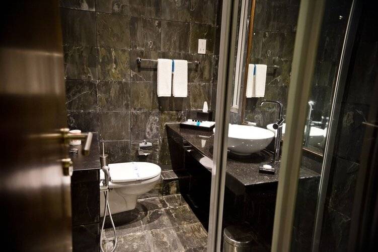 Ocean Edge Suites & Hotel Colombo
