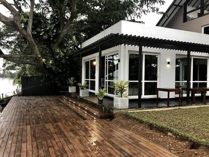 Villa by the Edge