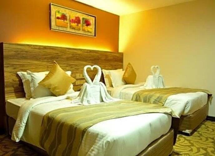 Pearl City Hotel