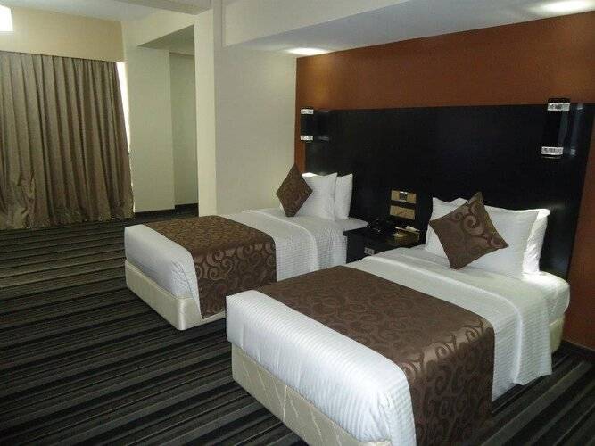 Pearl City Hotel