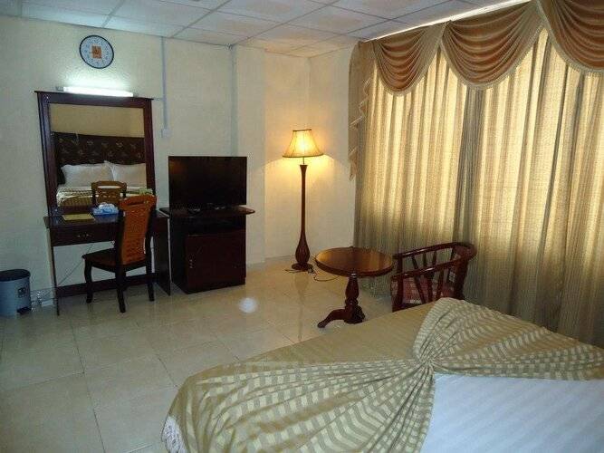 Pearl City Hotel