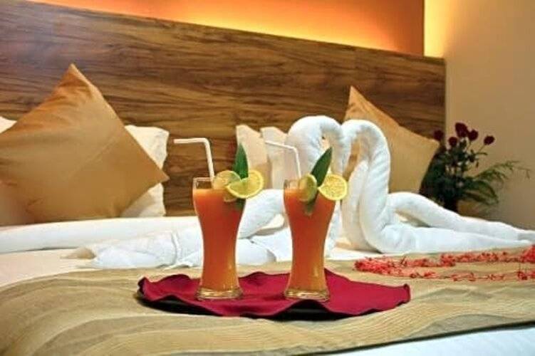 Pearl City Hotel