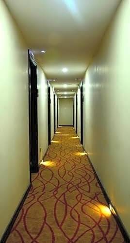 Pearl City Hotel
