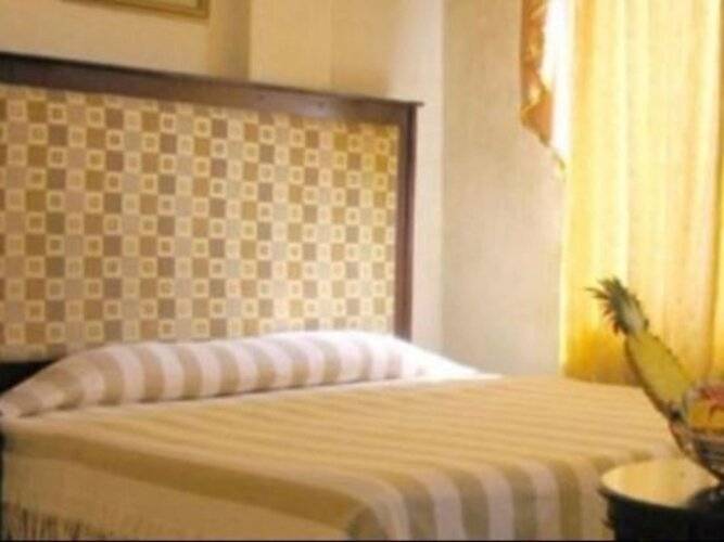 Pearl City Hotel