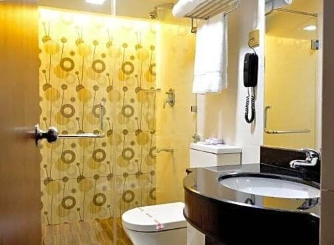 Pearl City Hotel