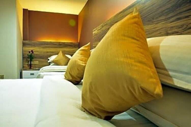 Pearl City Hotel
