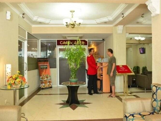Pearl City Hotel