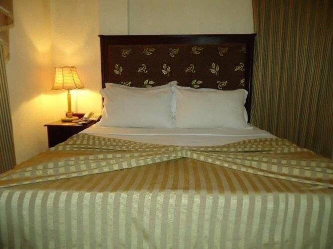Pearl City Hotel