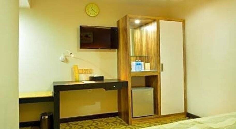 Pearl City Hotel