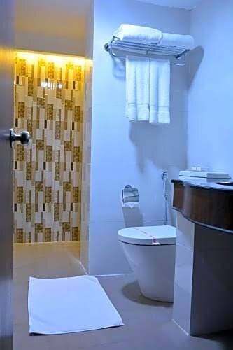 Pearl City Hotel