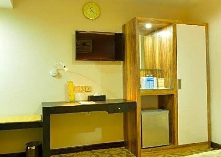 Pearl City Hotel