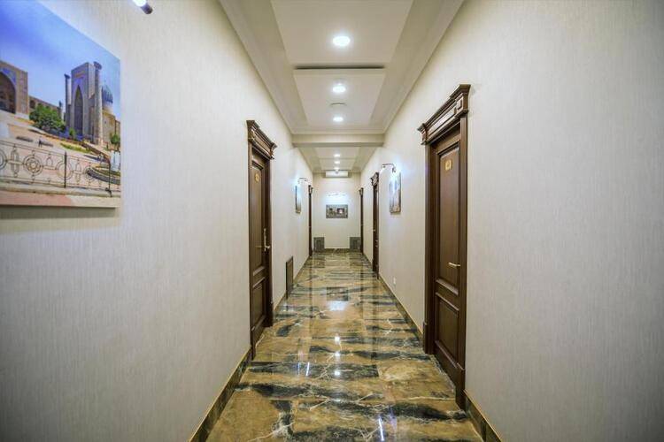 Leader Hotel