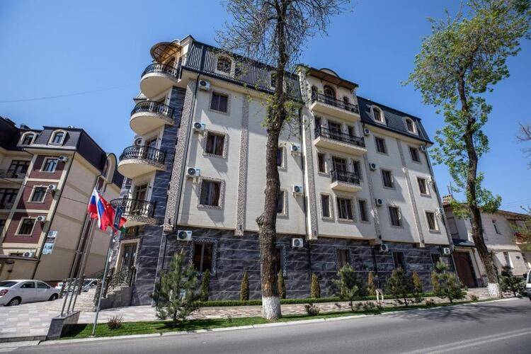 Leader Hotel