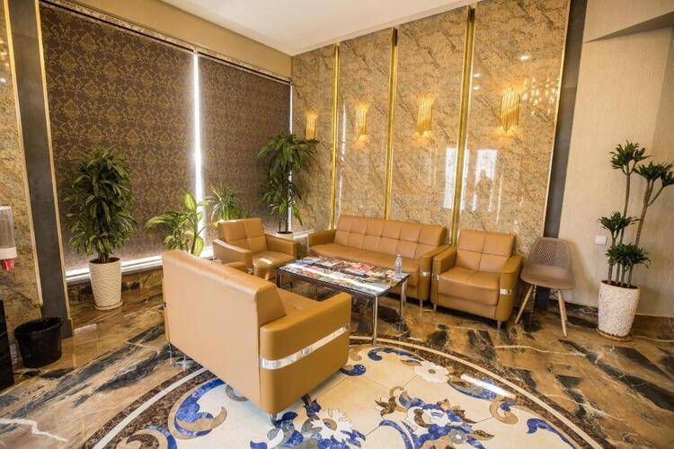 Leader Hotel