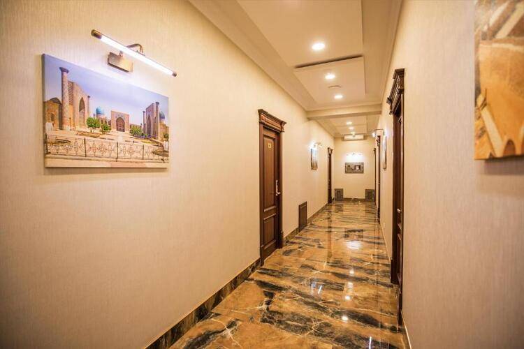 Leader Hotel