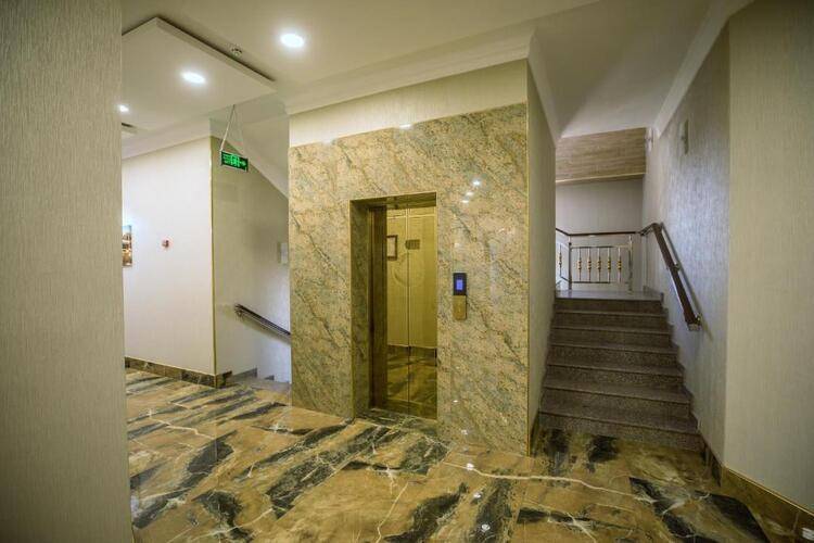 Leader Hotel