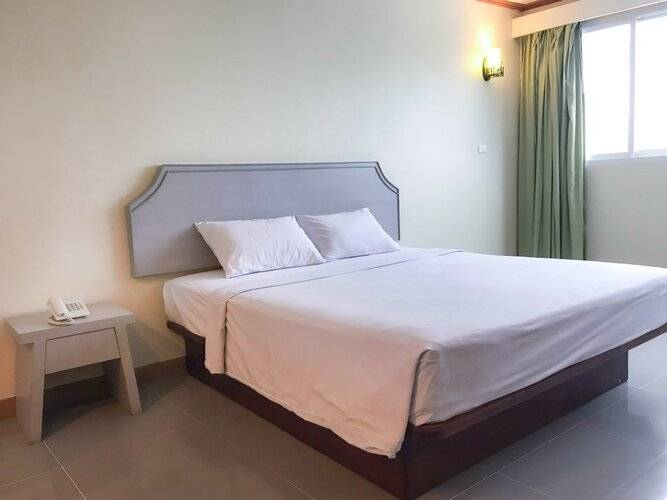 J Two S Pratunam Hotel