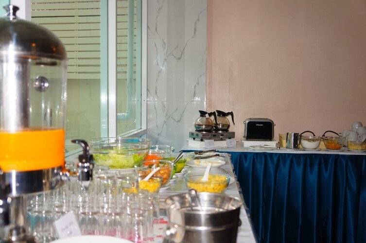 J Two S Pratunam Hotel