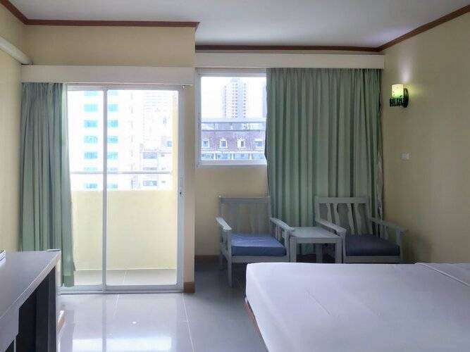 J Two S Pratunam Hotel