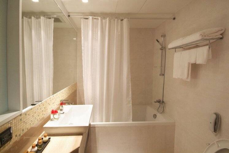 Amora NeoLuxe Hotel