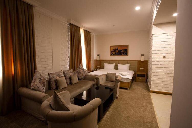 Praga Hotel (Прага)