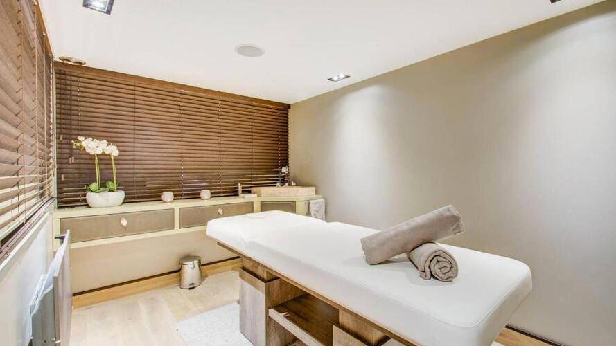 The Royal Mezbon Hotel & SPA