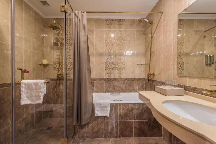 The Royal Mezbon Hotel & SPA
