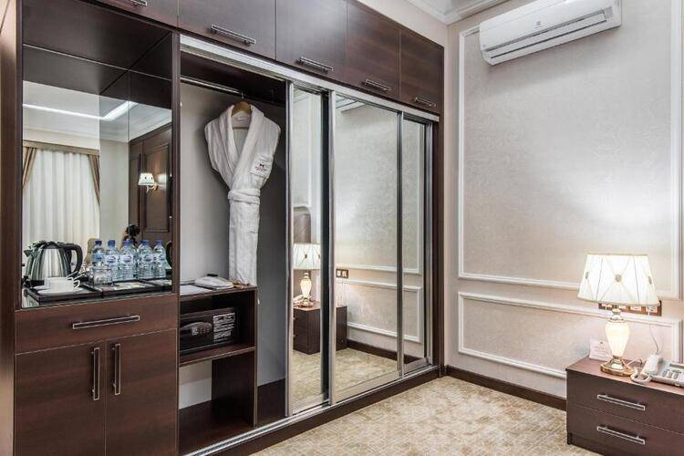 The Royal Mezbon Hotel & SPA