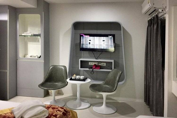 Top High Airport Link Hotel
