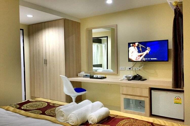 Top High Airport Link Hotel
