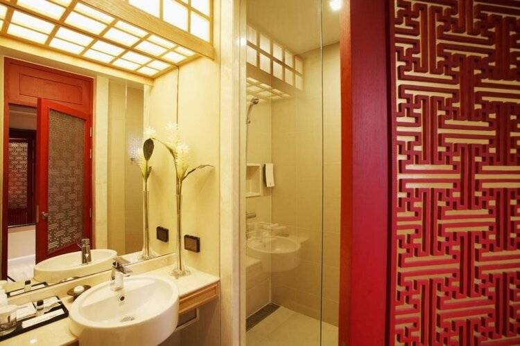 The Quarter Hualamphong by UHG