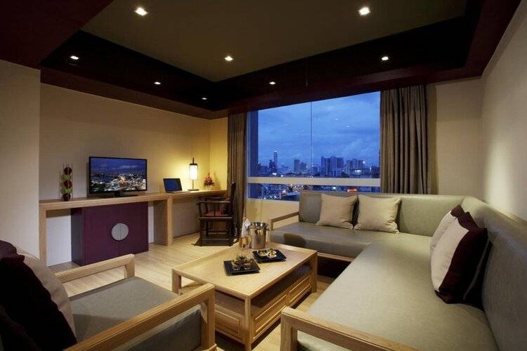 The Quarter Hualamphong by UHG