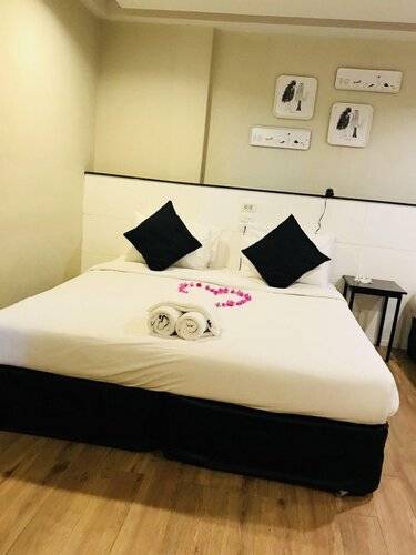 Paragon Inn