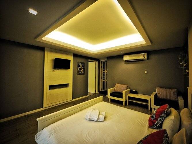 Paragon Inn