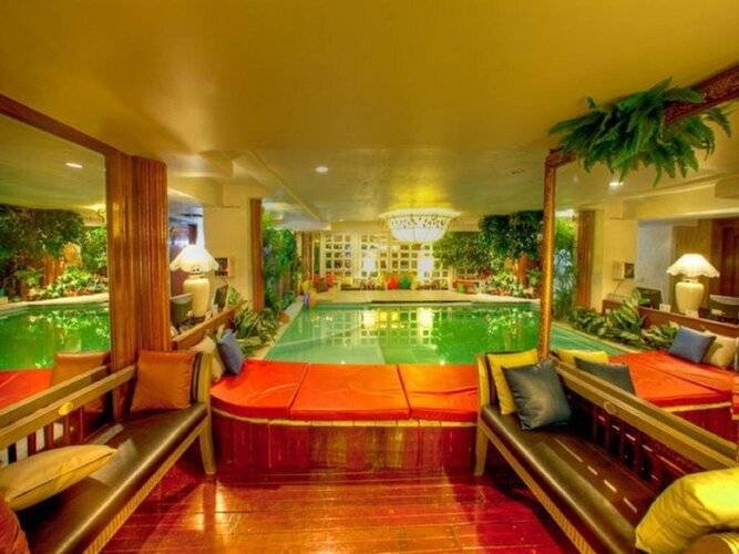 Diamond City Hotel