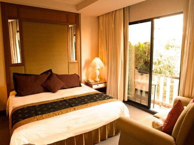 Diamond City Hotel